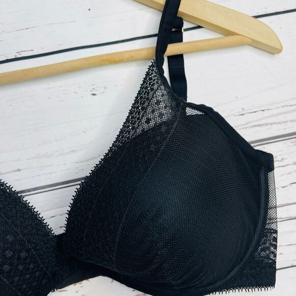 Victoria's Secret Black Incredible Plunge Lace Bra - Picture 4 of 16